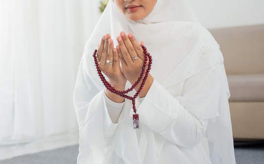 What to Pack and Wear for Umrah: A Complete Guide for Women